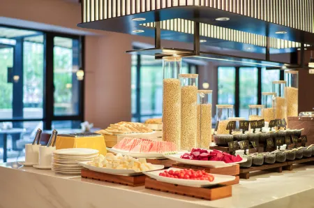 Atour Hotel (Ningbo Tianyi Square) Отели рядом с достопримечательностью «Ningbo Science Exploration Center»