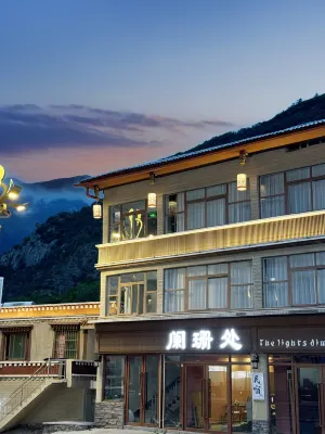 The lights dim Hotels near Yazha Tibetan Village, Jiuzhaigou
