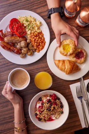 Thistle London Piccadilly Отели рядом с достопримечательностью «Palmers Green United Reformed Church»