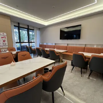 Pingliang Sports Park Hotel