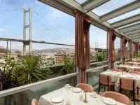 Crowne Plaza ISTANBUL - ORTAKOY BOSPHORUS by IHG โรงแรมใกล้Yildiz Park