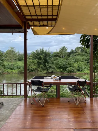 BaanRaiKhunYa Отели рядом с достопримечательностью «Sai Yok National Park»