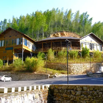 Helv Tourist Resort Homestay Отели в г. Чалин