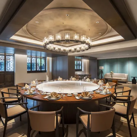 Yanguan Chaoyuezhicheng Xuande Gate Hotel