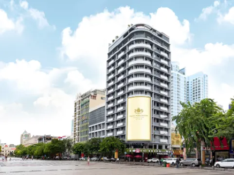 Palace Hotel Saigon Отели рядом с достопримечательностью «Здание городского совета»