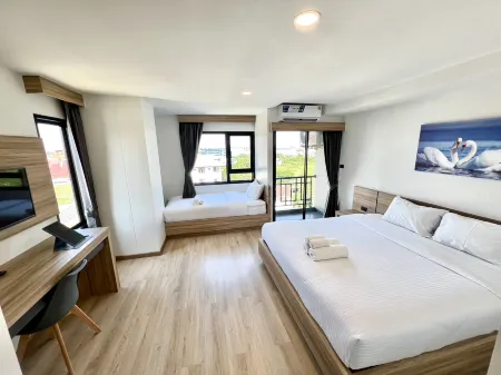 Wellgrow Hotel Отели рядом с достопримечательностью «Bangkok Seat Company Limited»