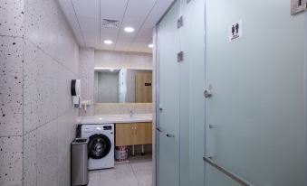 Yanan Youth Hostel(Qingdao Railway Station Pier Branch)