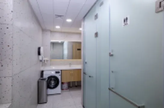 亞諾曼青年旅舍（青島火車站棧橋店） 住宿飯店