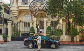 Palace Gate Hotel & Residence By EHM