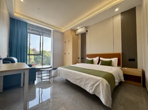 Hanlin Light Luxury Apartment (Qinzhou Old Street Scenic Area)
