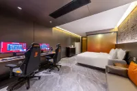 Yinhu E-Sports Hotel (Haikou East Railway Station Nanbei Fruit Wholesale Market)