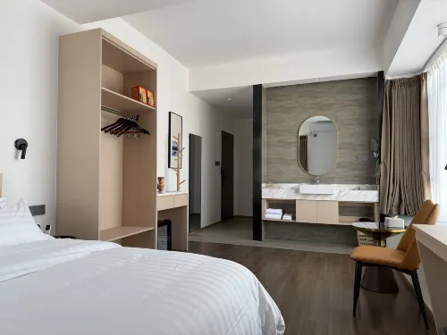Haishi Shenlou Homestay (Huilai High-speed Railway Station)