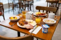 B&B Hotel Mons Gare Отели в г. Сен-Гилен