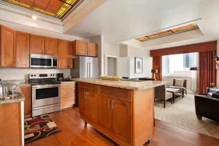 Executive Hotel Vintage Court Отели рядом с достопримечательностью «Tin How Temple»