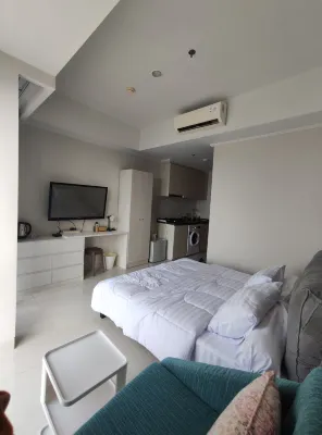 Green Sedayu Apartment Deluxe by Ellison