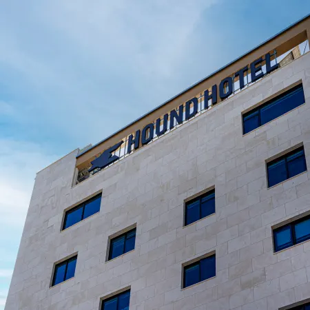 Geoje-si Hound Hotel Jangseungpo