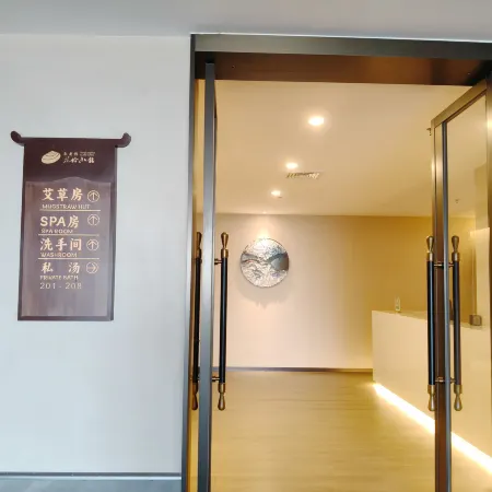 Clam Town Seawater Hot Spring Resort Hotel