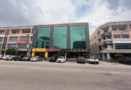 Grand World Hotel Отели рядом с достопримечательностью «Asia Metropolitan University»
