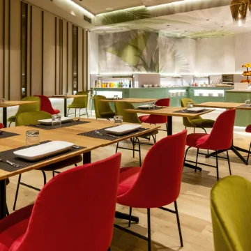 Melia Plaza Отели рядом с достопримечательностью «Лонха-де-ла-Седа»