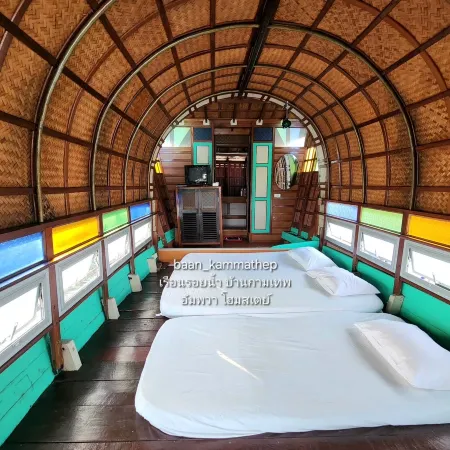 Baan Kammathep Amphawa guest house.