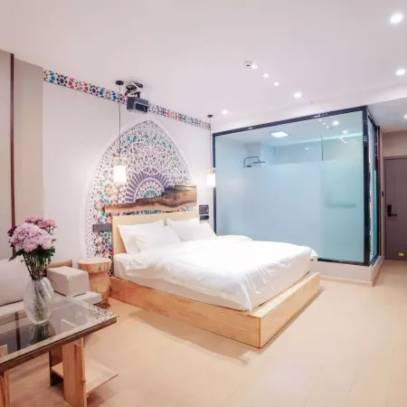 Fengqing Holiday Hotel