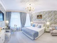รอซซีบูทีคโฮเทลแอนด์สปา โรงแรมใกล้พระราชวังอะนีชคอฟ