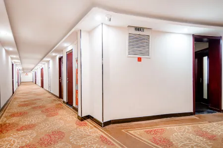 Lan huahuajiudianhelandian Отели рядом с достопримечательностью «Yinchuan Han Meilin Art Museum»