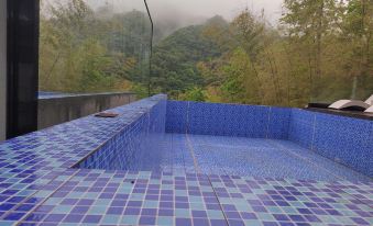 Huoshan Mansu Zhuning Creek Language Homestay