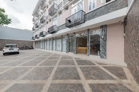 RedDoorz Plus near Surapati Core Отели в г. Cibeunying Kidul