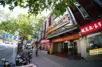 Home Inn Huayi Collection Hotel (Jinan Chezhan Street Railway Station) Hotels in Jinan
