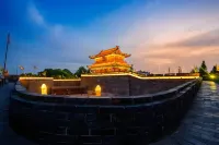 Phoenix Court Hotel (Jingzhou Ancient City Changjiang University)