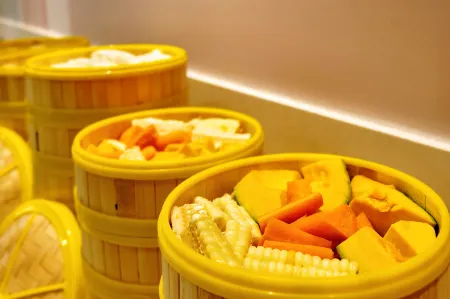 Suifenhe Matryoshka Hotel (Central Square) Отели в г. Суйфэньхэ