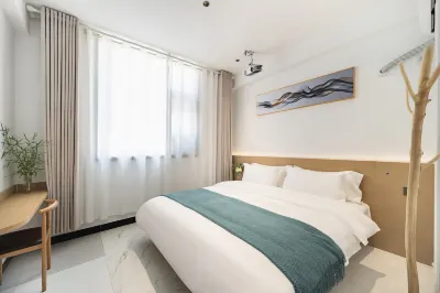 Yujian Movie Homestay (Kaifeng Wansui Mountain Dasong Wuxia City) Hotels near Kaifeng University Tourism College