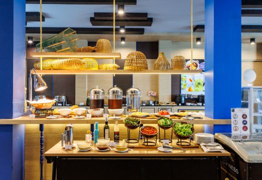 1. 노보텔 코 시 ..