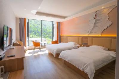 Kangding  XueshanYiju   Homestay Hotels near Seven-color Sea