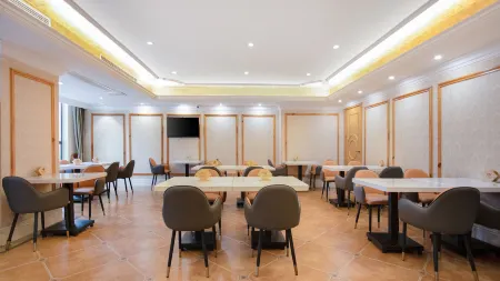 Vienna Hotel (Changsha South Bus Station) Отели рядом с достопримечательностью «Hunan Vocational College of Science and Technology (Muyun Campus)»