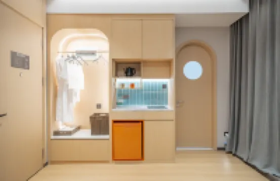 Cloud Glam Seaview Hotel