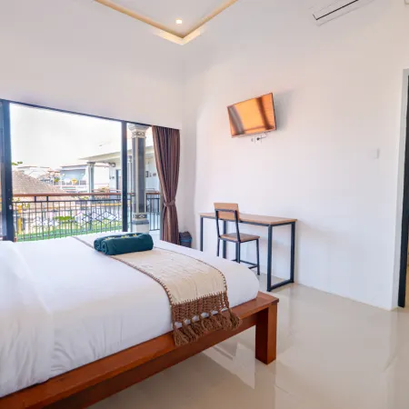 Crystal Flow Guest House & Apartment Canggu