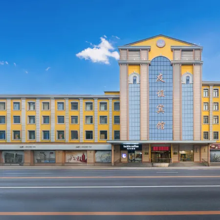 Dalian Friendship Hotel Отели рядом с достопримечательностью «Далянь Харбор»