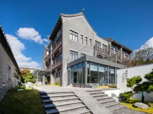 Floral Hotel·Luxury Yunben Hotel (Weihai Huancuilou Shop)