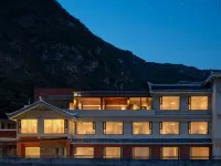 Jiuzhaigou · Mistshroud Mountains & Sunset Glow Snowscape · Sukoon Village Hotels in Jiuzhaigou