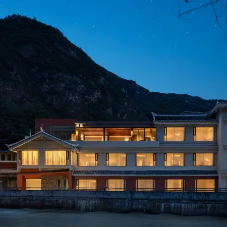 Jiuzhaigou · Mistshroud Mountains & Sunset Glow Snowscape · Sukoon Village