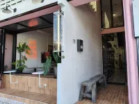 The Brownstone Hostel & Space Hotel di 