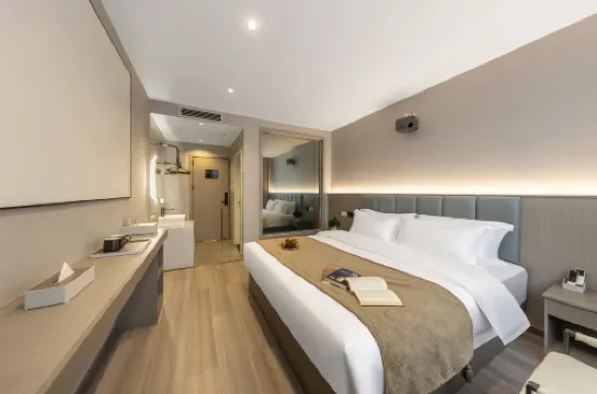 Qiyuan Hotel (Liupanshui High-Speed Railway Station People's Square)