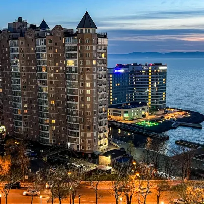 Embankment Apartments Vladivostok 懷舊藝術畫廊附近的飯店
