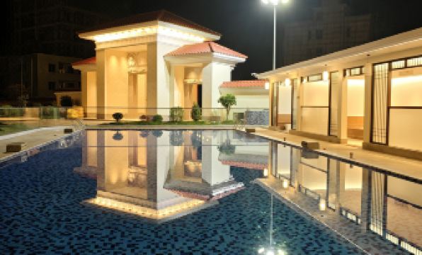 Huayue Village Hot Spring Hotel