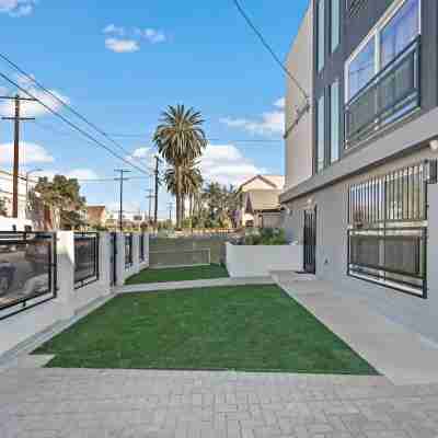 Luxora Living Rooms In Downtown LA | USC Hotel Exterior