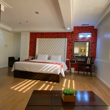 Queen Margarette Hotel - Downtown