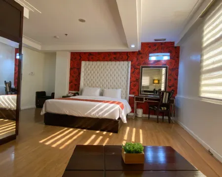 Queen Margarette Hotel - Downtown Hotels in Quezon