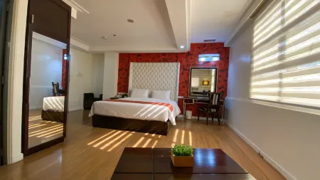 Queen Margarette Hotel - Downtown